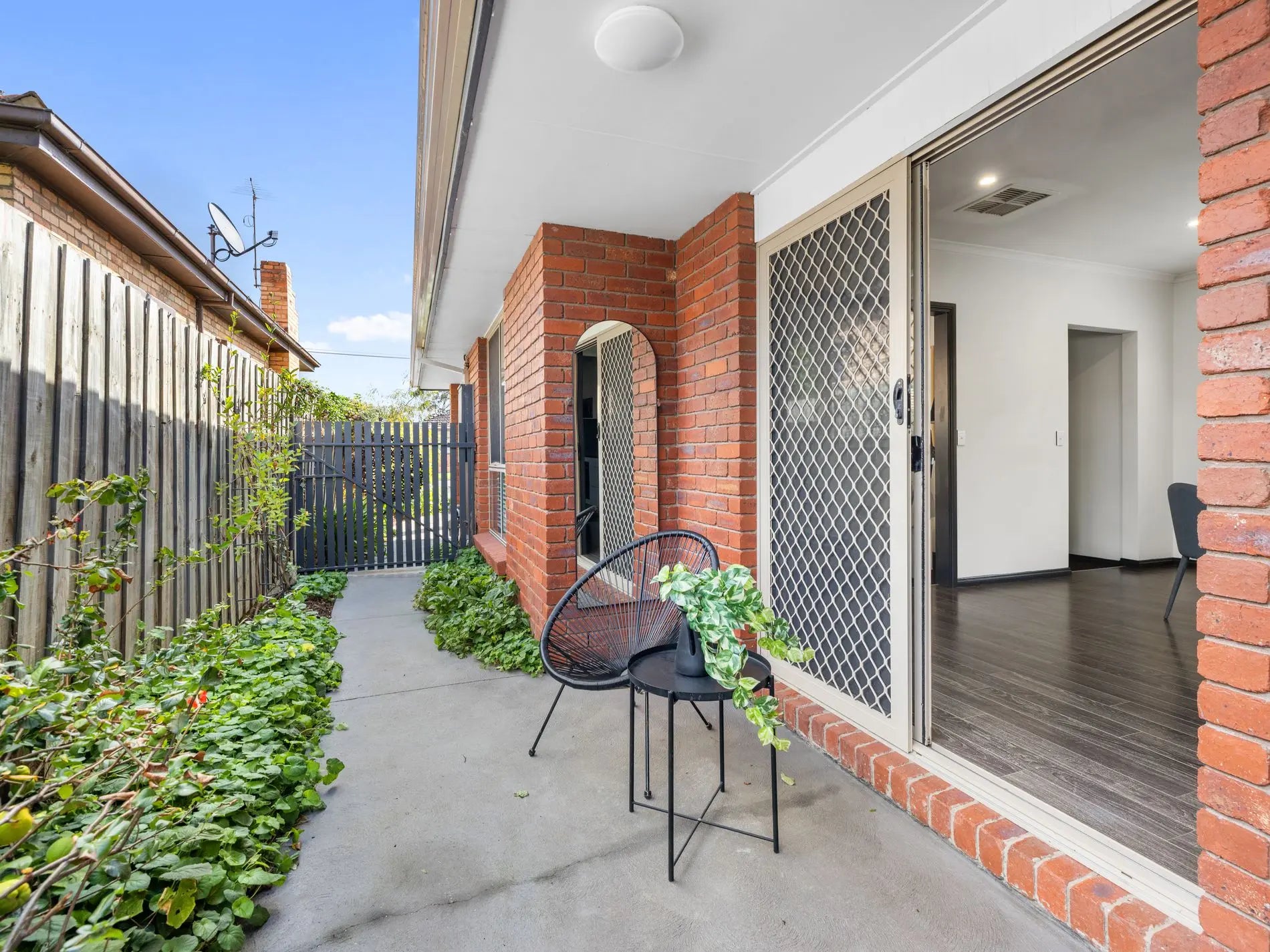 Main-Courtyard-Entertaining-Area 85Kernot