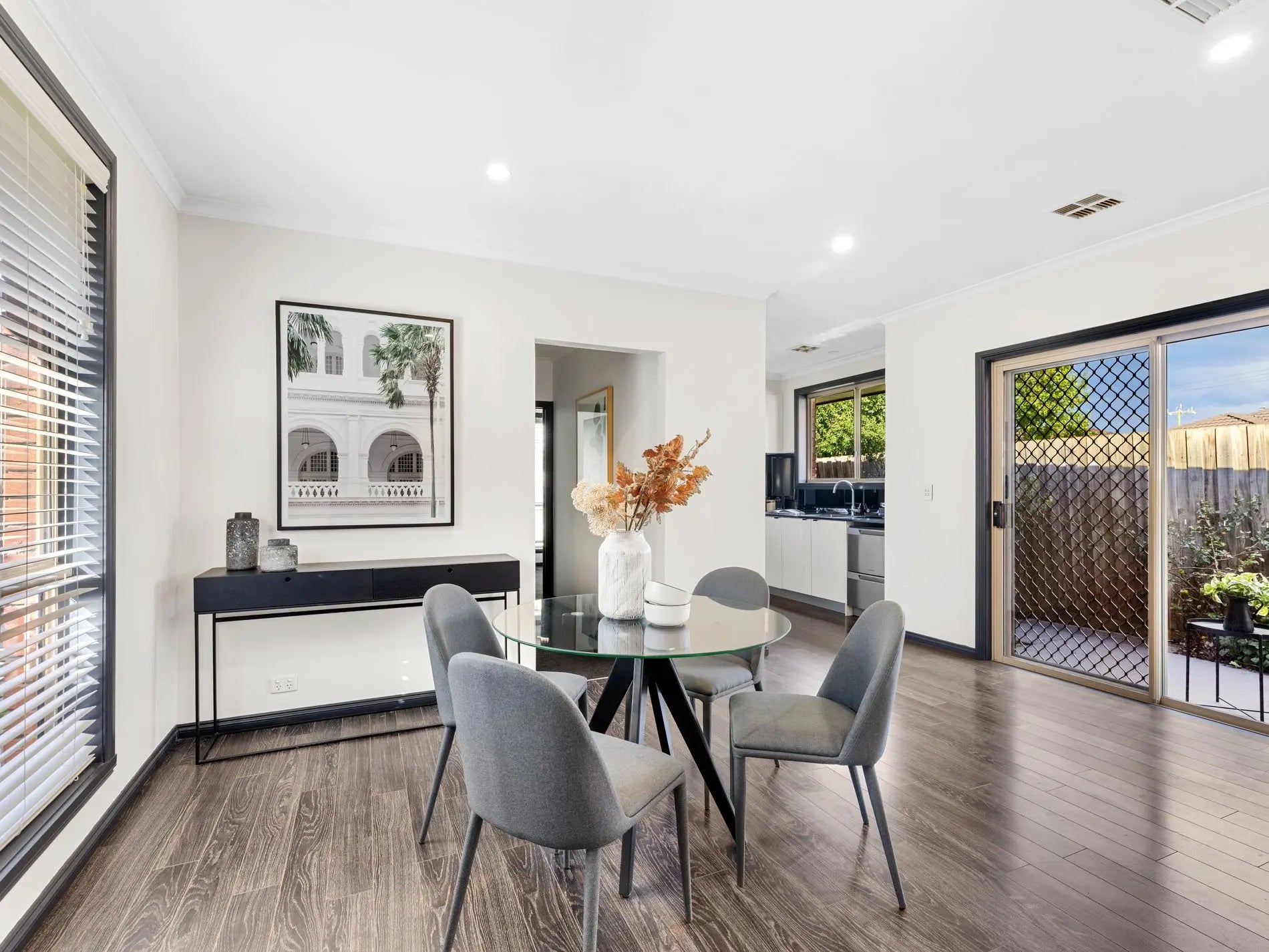 Dining-Area 85Kernot