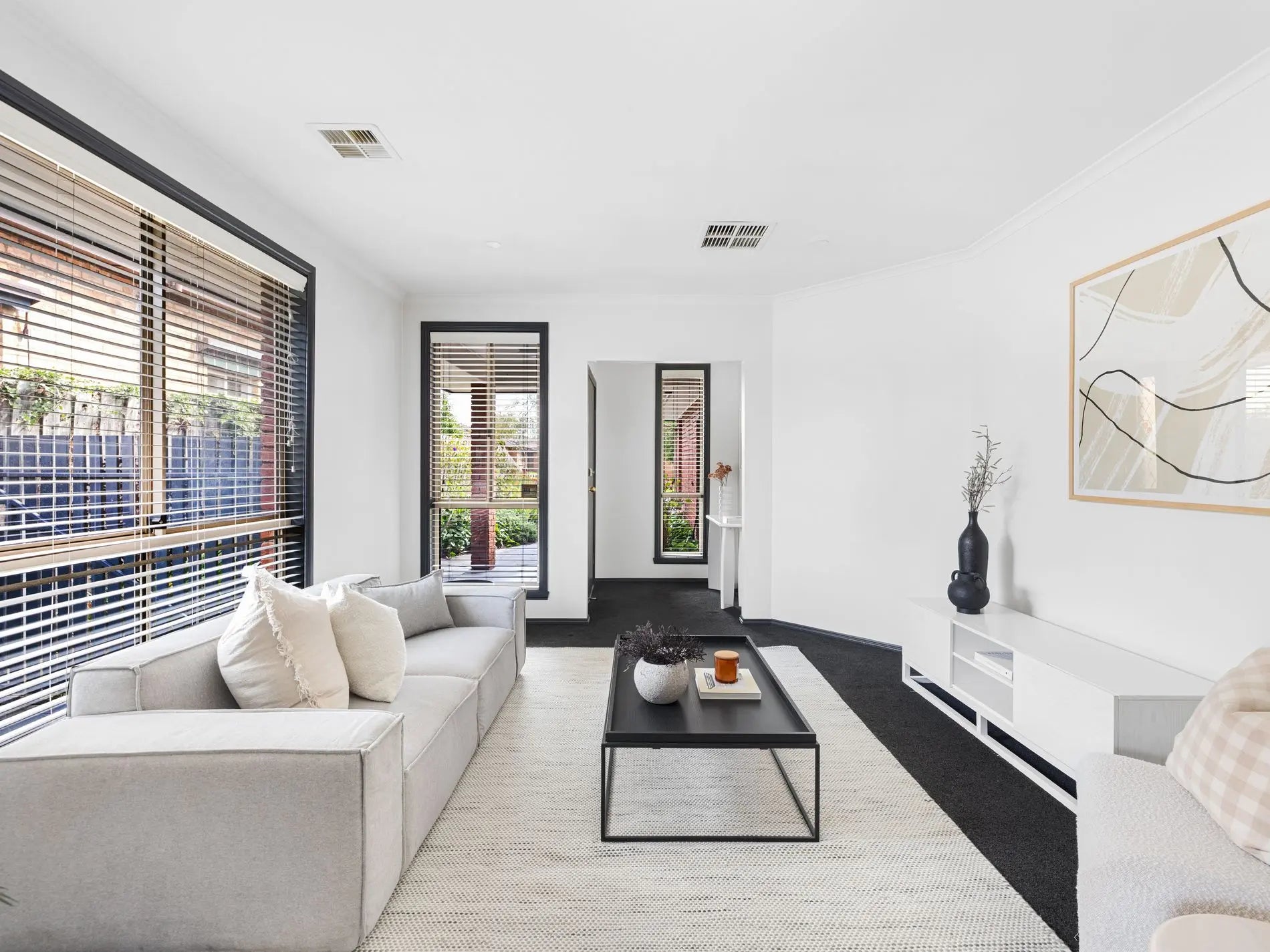 Front-Living-Area 85Kernot